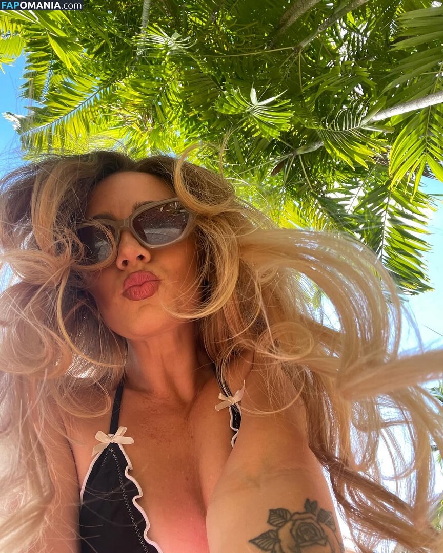 Christina Eileen / christinaeileen Naken OnlyFans  Läckta Foto #1