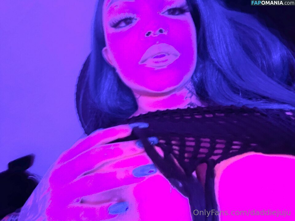 Daddiejuju / Earth2julisa Naken OnlyFans  Läckta Foto #2