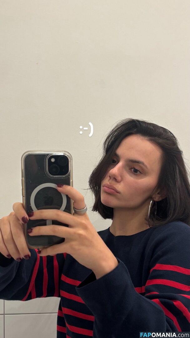 Dafne Keen / dafnefeetworld / dafnekeen Naken OnlyFans  Läckta Foto #1