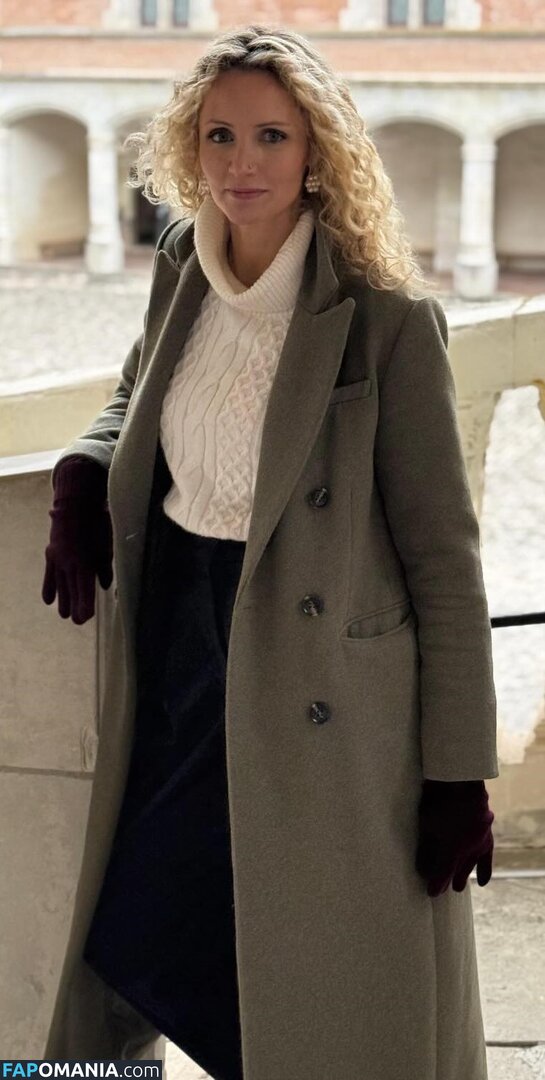Dr Suzannah Lipscomb / https: / sixteenthcgirl Naken OnlyFans  Läckta Foto #1