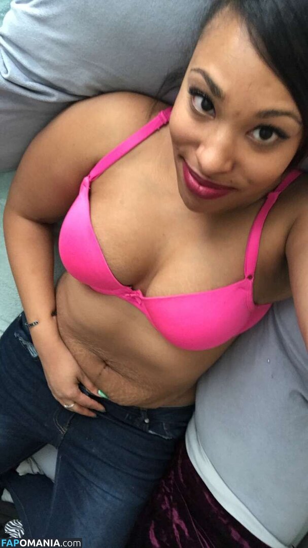 Elaynah Naken OnlyFans  Läckta Foto #9