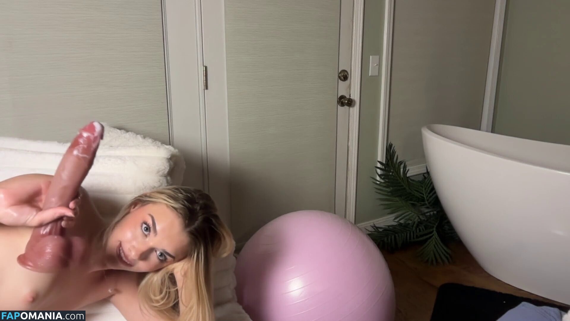Ella Lowe / ellalowe Naken OnlyFans  Läckta Foto #2