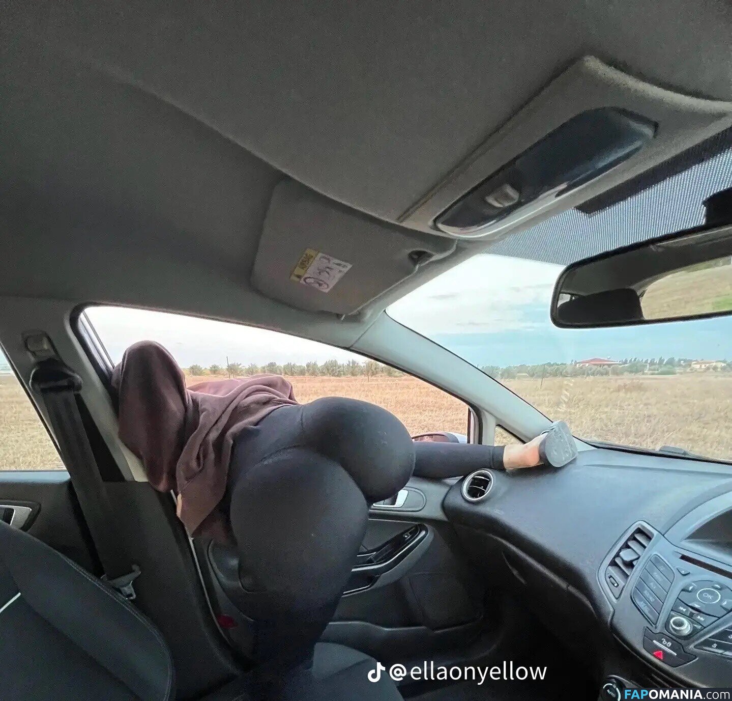 Ellaonyellow / ielleowo Naken OnlyFans  Läckta Foto #1