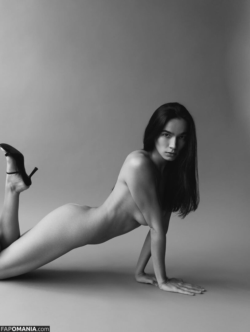 Elvina Garaeva / elyagara Naken OnlyFans  Läckta Foto #5