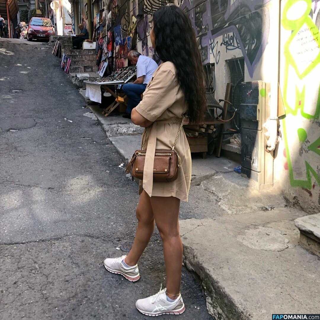 Elwa Saleh Naken OnlyFans  Läckta Foto #9