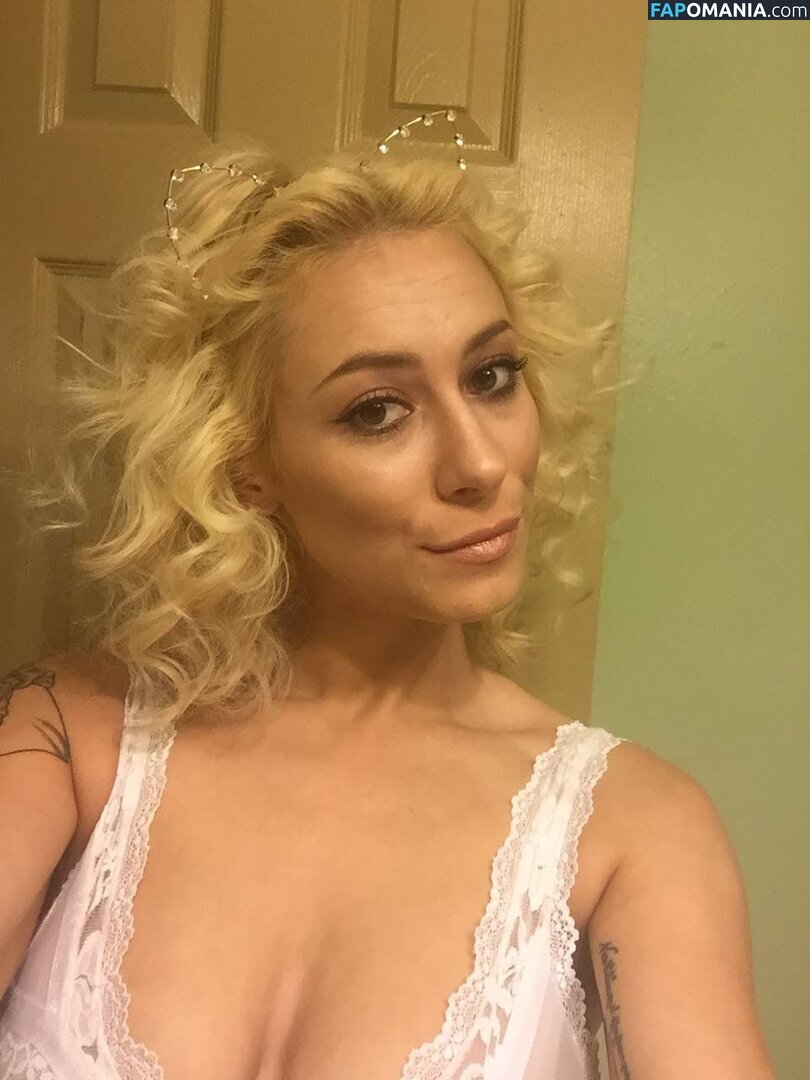 Emilia Moreland / Emily Moreland / Emmy Monroe / LadyLoveRival / LadyRival / LadyyRival / hypnotichealingby_emilia Naken OnlyFans  Läckta Foto #5