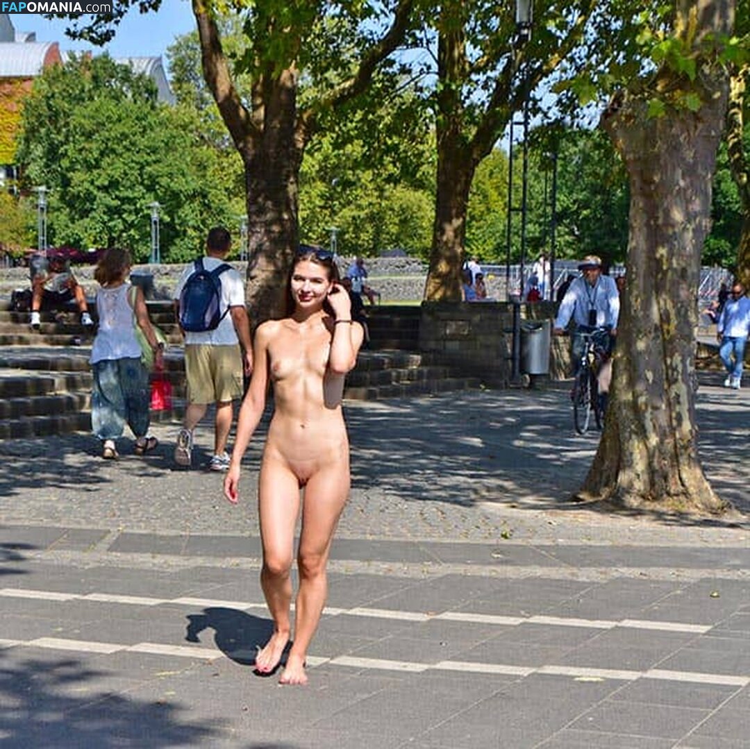 Emily Moon Naken OnlyFans  Läckta Foto #3