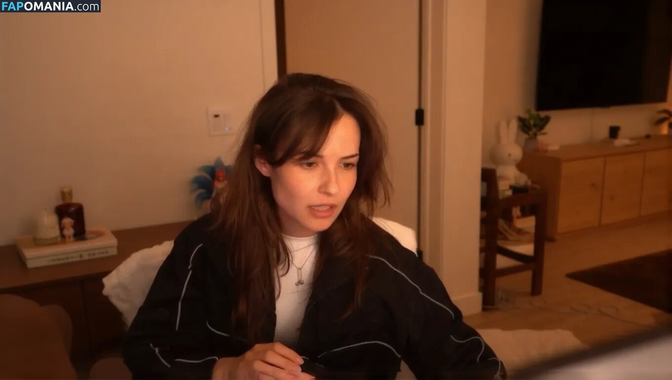 emilydaniellam / emilylynne / meilylol / valkyrae assistant Naken OnlyFans  Läckta Foto #6