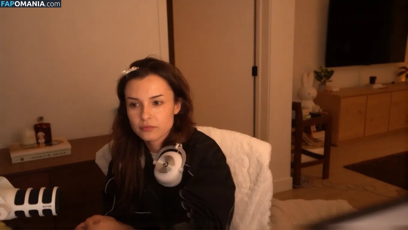 emilydaniellam / emilylynne / meilylol / valkyrae assistant Naken OnlyFans  Läckta Foto #7