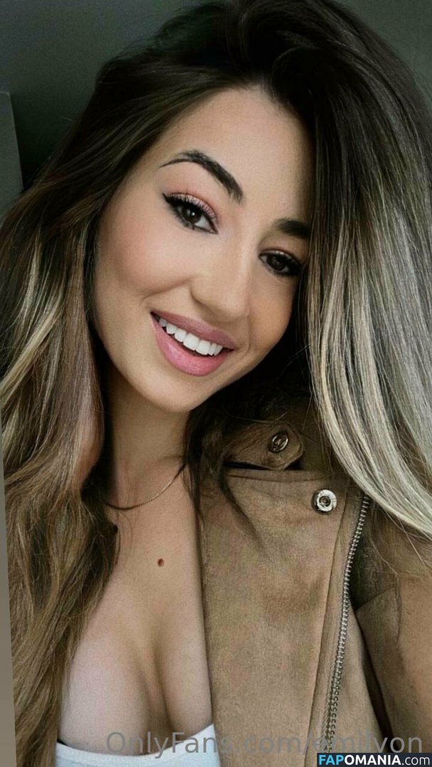 emilyon Naken OnlyFans  Läckta Foto #8