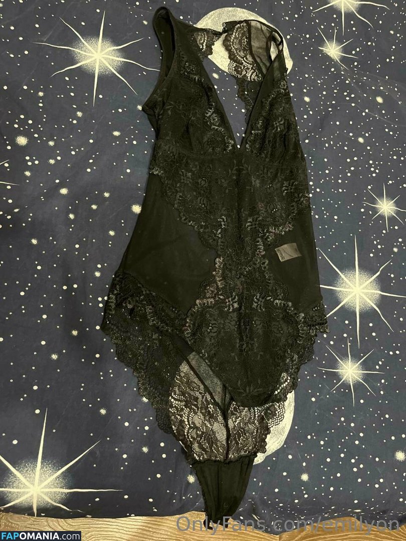 emilyon Naken OnlyFans  Läckta Foto #26