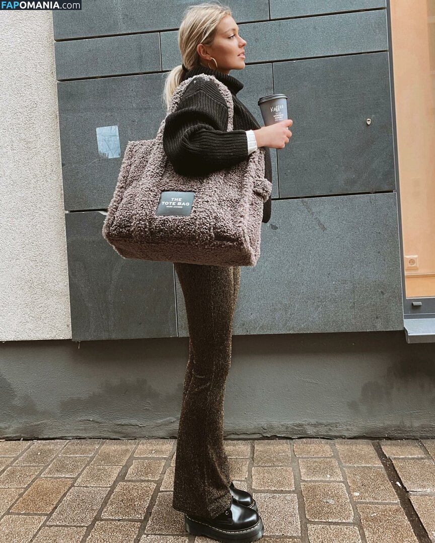 Emma / bunni.emmie / emmachamberlain / kngemma / tinywaistemma Naken OnlyFans  Läckta Foto #1