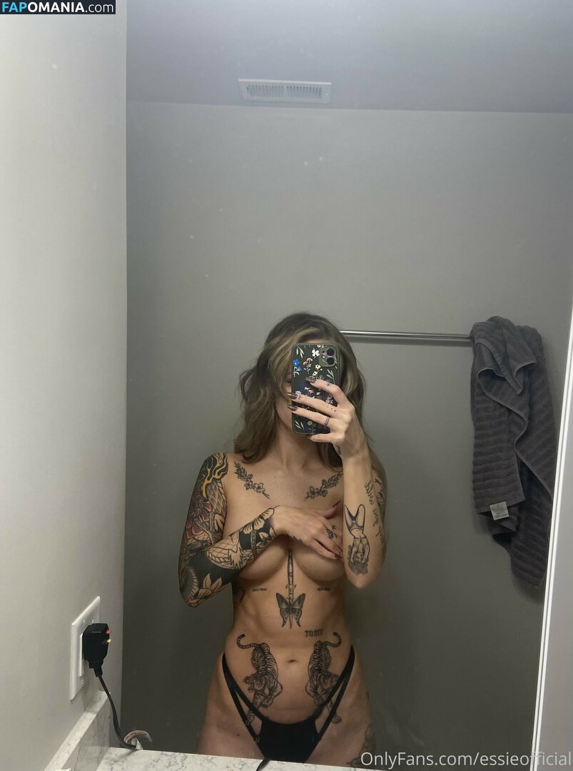 Essieofficial / essie Naken OnlyFans  Läckta Foto #30