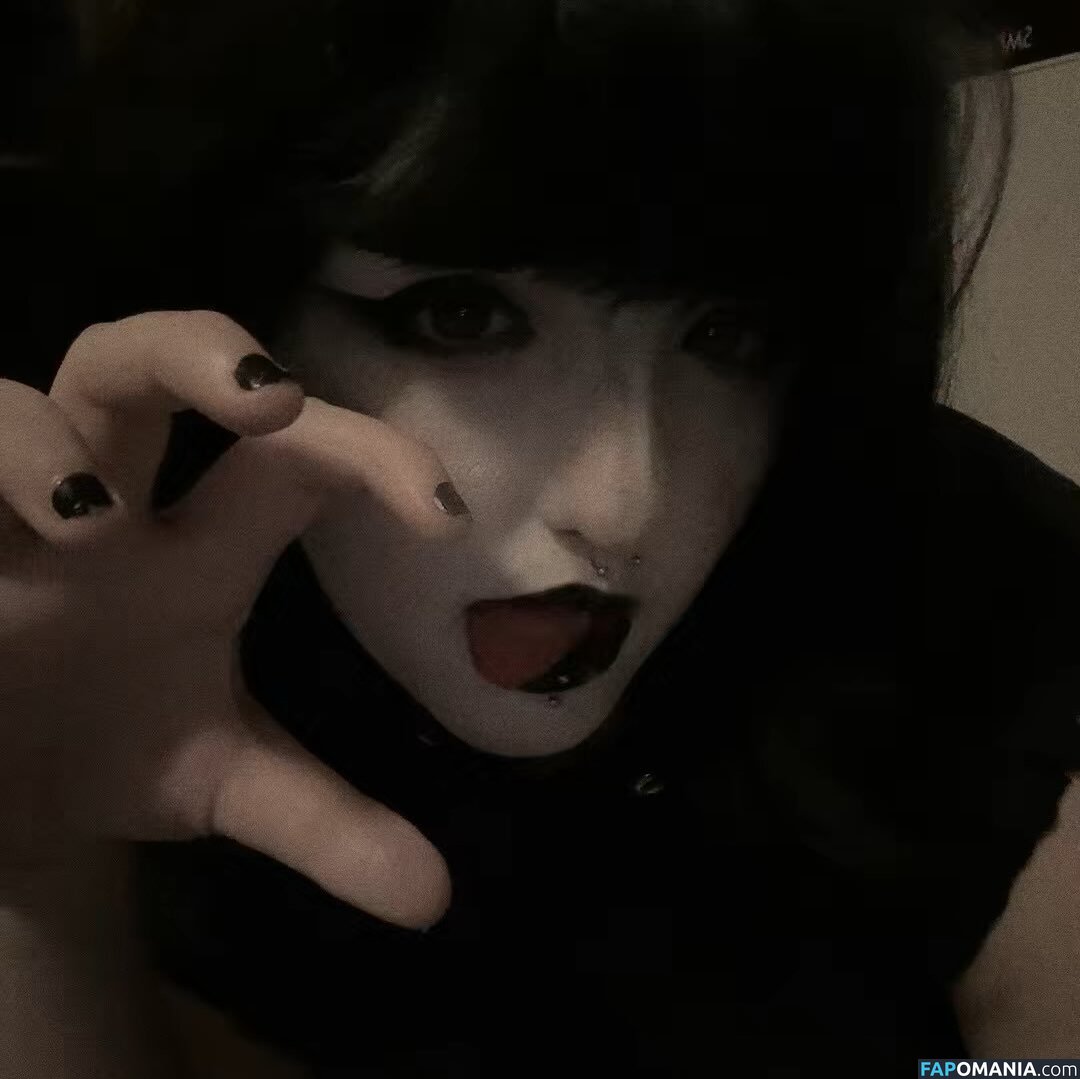 Myka / floral.and.fading._ / lets.cheers.t0.this Naken OnlyFans  Läckta Foto #1