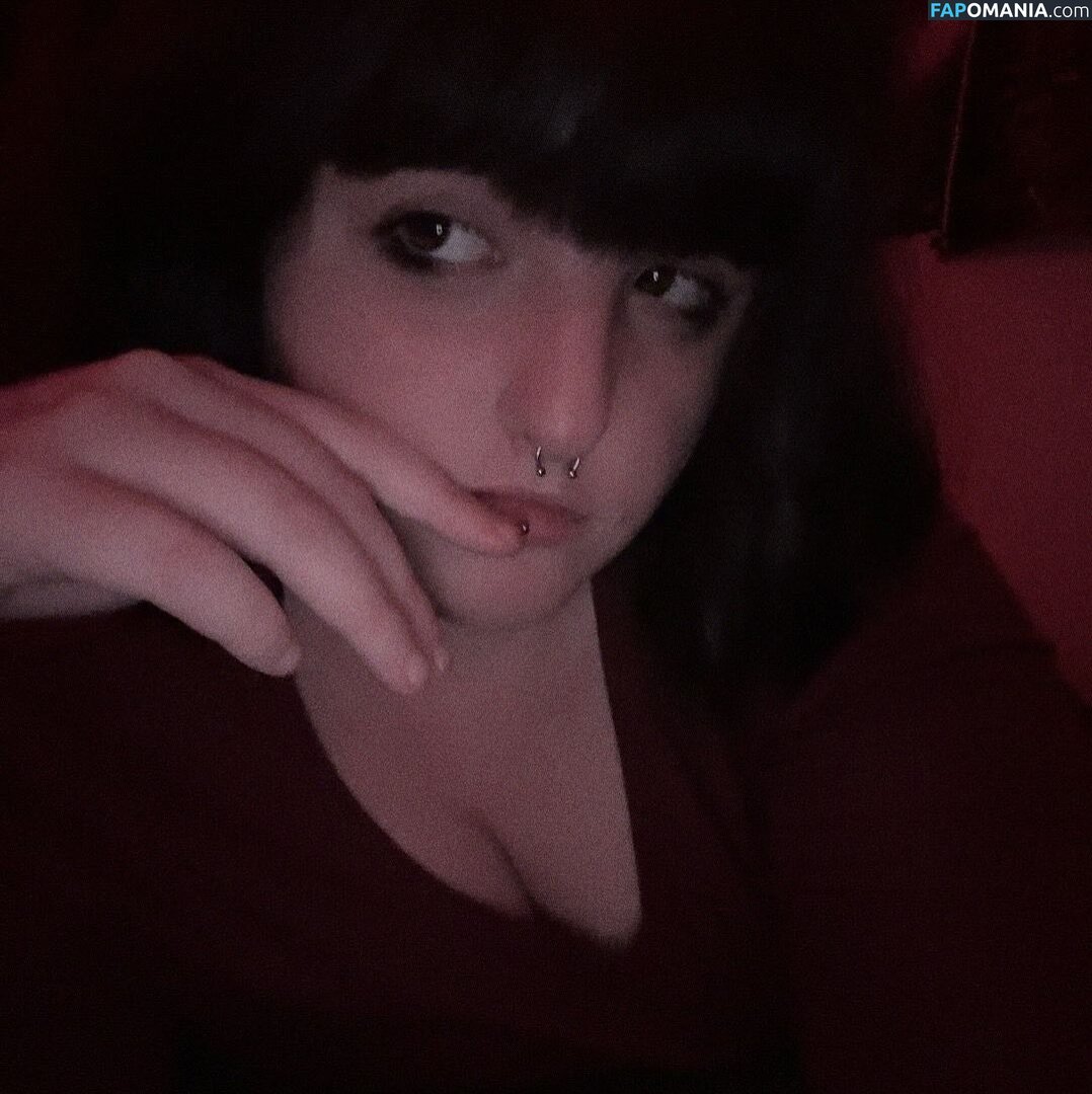 Myka / floral.and.fading._ / lets.cheers.t0.this Naken OnlyFans  Läckta Foto #2