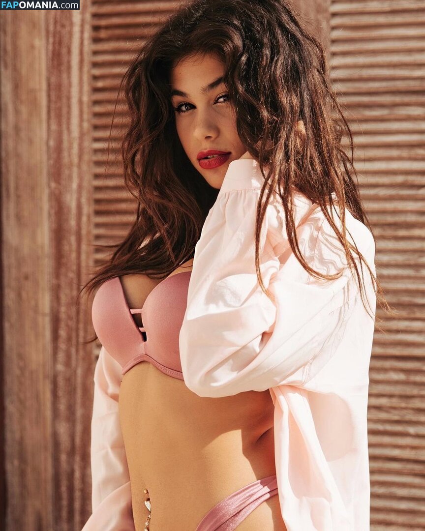 Giulia Sara Naken OnlyFans  Läckta Foto #2