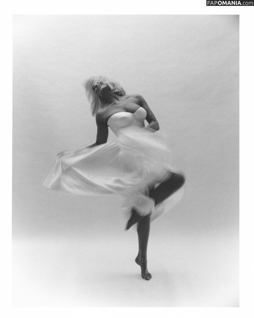 Hannah Waddingham / hannah_waddingham Naken OnlyFans  Läckta Foto #3