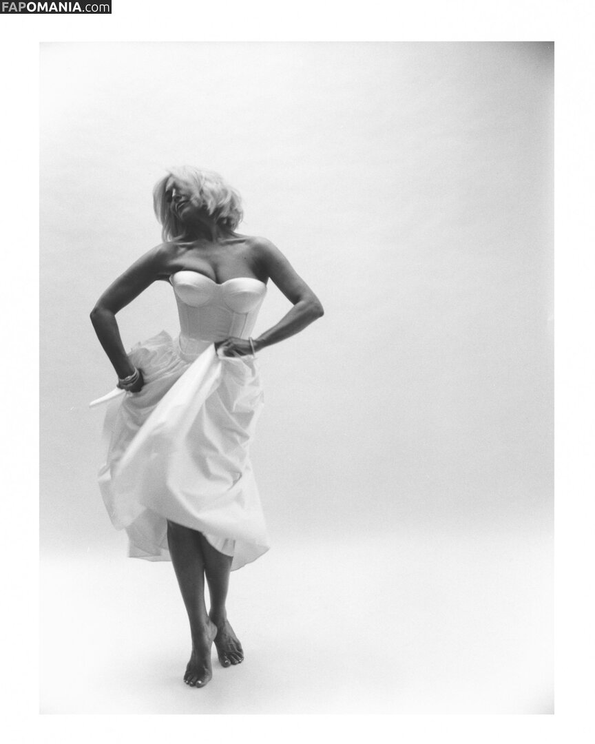 Hannah Waddingham / hannah_waddingham Naken OnlyFans  Läckta Foto #6