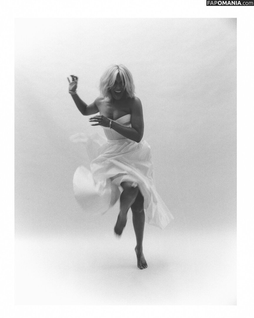 Hannah Waddingham / hannah_waddingham Naken OnlyFans  Läckta Foto #7