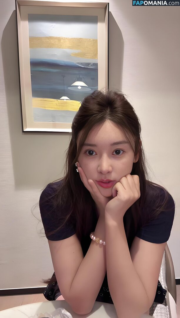 hanyi / 韩艺 Hanyi Naken OnlyFans  Läckta Foto #2
