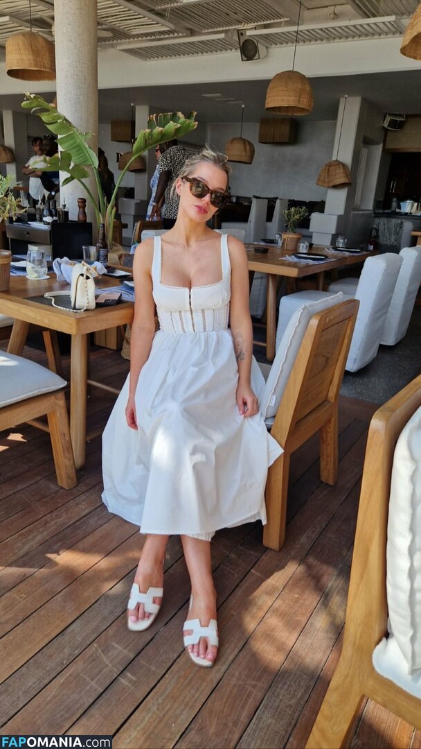 Helen Flanagan Naken Läckta Foto #16