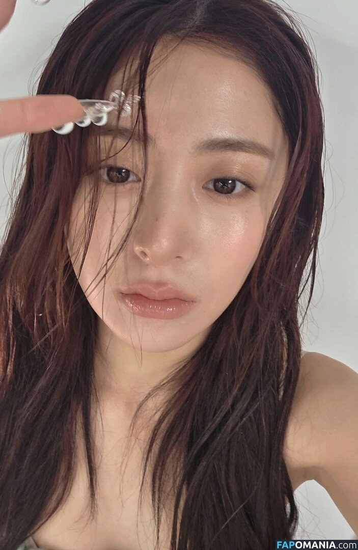 Huh Yunjin 허윤진 / LESSERAFIM / jenaissante Naken OnlyFans  Läckta Foto #7