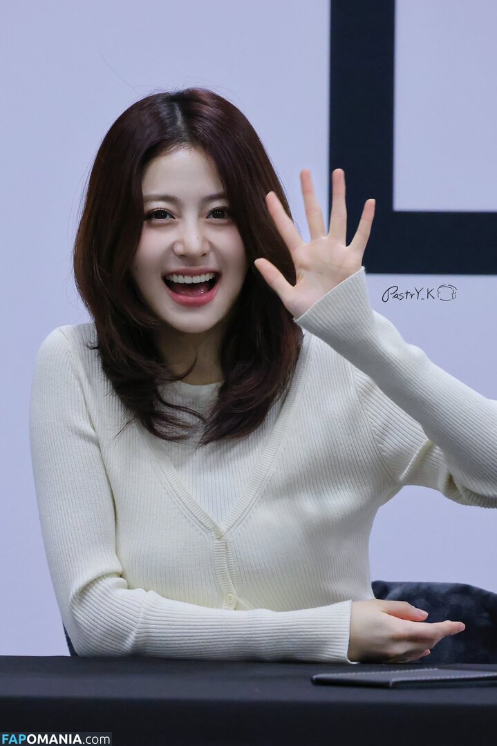 Huh Yunjin 허윤진 / LESSERAFIM / yunjin_lesserafims Naken OnlyFans  Läckta Foto #7
