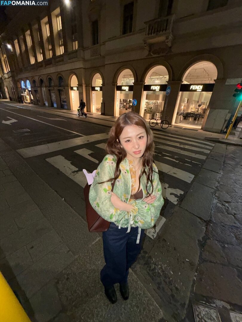 Huh Yunjin 허윤진 / LESSERAFIM / yunjin_lesserafims Naken OnlyFans  Läckta Foto #19