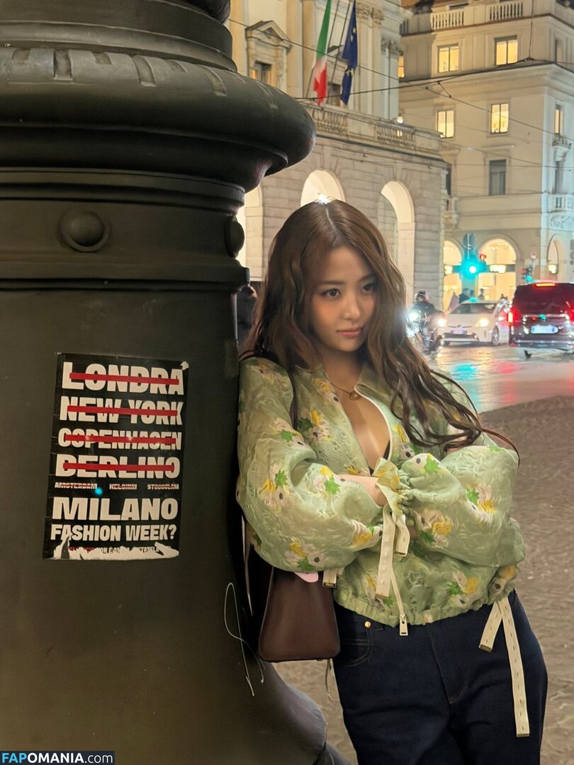 Huh Yunjin 허윤진 / LESSERAFIM / yunjin_lesserafims Naken OnlyFans  Läckta Foto #23