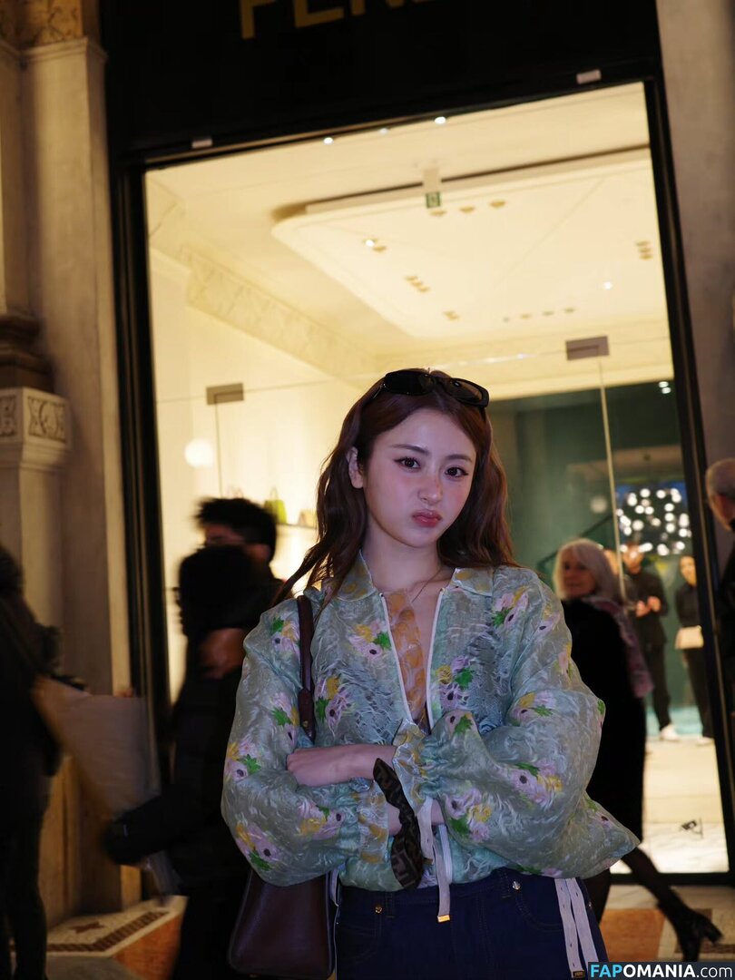 Huh Yunjin 허윤진 / LESSERAFIM / yunjin_lesserafims Naken OnlyFans  Läckta Foto #32