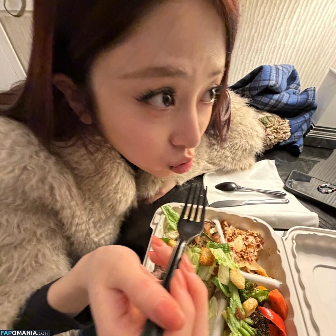 Huh Yunjin 허윤진 / LESSERAFIM / yunjin_lesserafims Naken OnlyFans  Läckta Foto #49