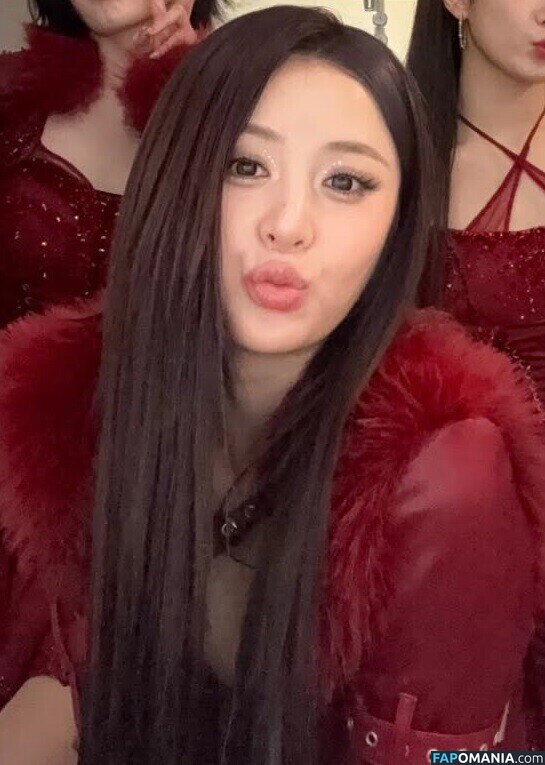 Huh Yunjin 허윤진 / LESSERAFIM / yunjin_lesserafims Naken OnlyFans  Läckta Foto #52