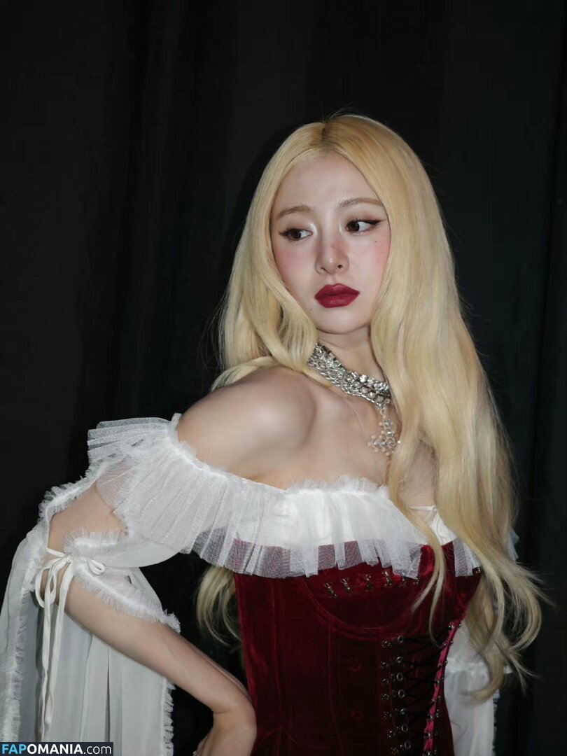 Huh Yunjin 허윤진 / LESSERAFIM / jenaissante Naken OnlyFans  Läckta Foto #53