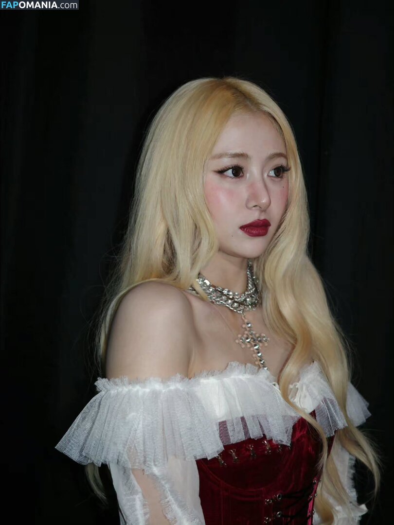 Huh Yunjin 허윤진 / LESSERAFIM / jenaissante Naken OnlyFans  Läckta Foto #54
