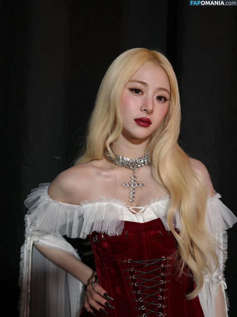 Huh Yunjin 허윤진 / LESSERAFIM / jenaissante Naken OnlyFans  Läckta Foto #58