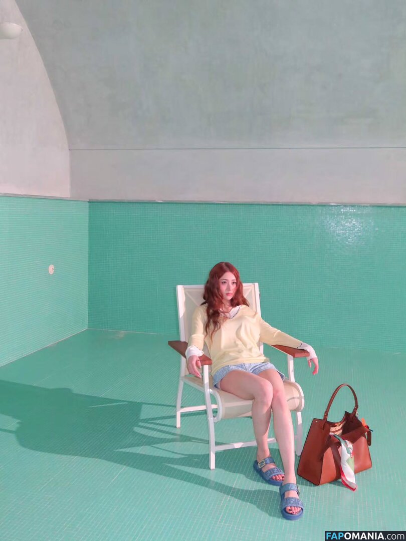 Huh Yunjin 허윤진 / LESSERAFIM / jenaissante Naken OnlyFans  Läckta Foto #83