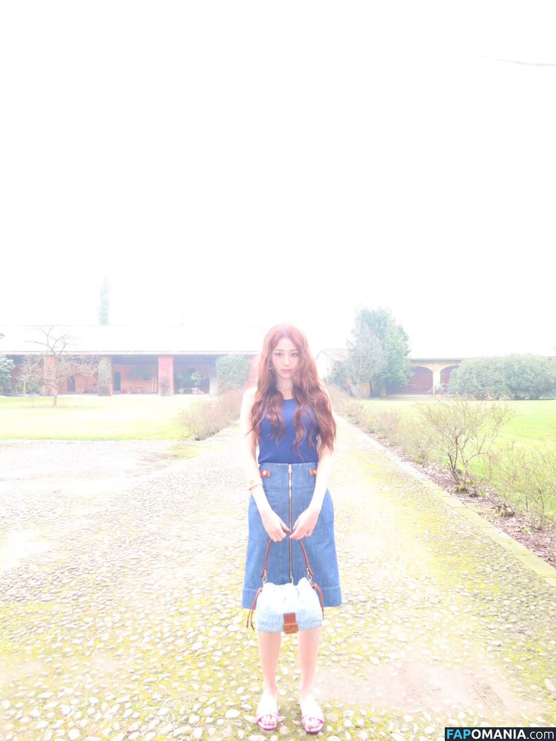 Huh Yunjin 허윤진 / LESSERAFIM / jenaissante Naken OnlyFans  Läckta Foto #87