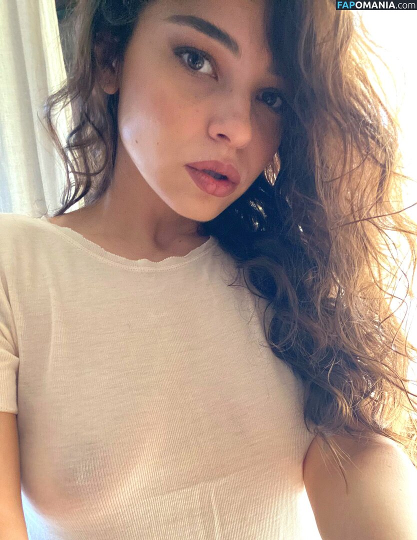 Eirenebelle / Irene Apostu / Irenebelle Naken OnlyFans  Läckta Foto #1