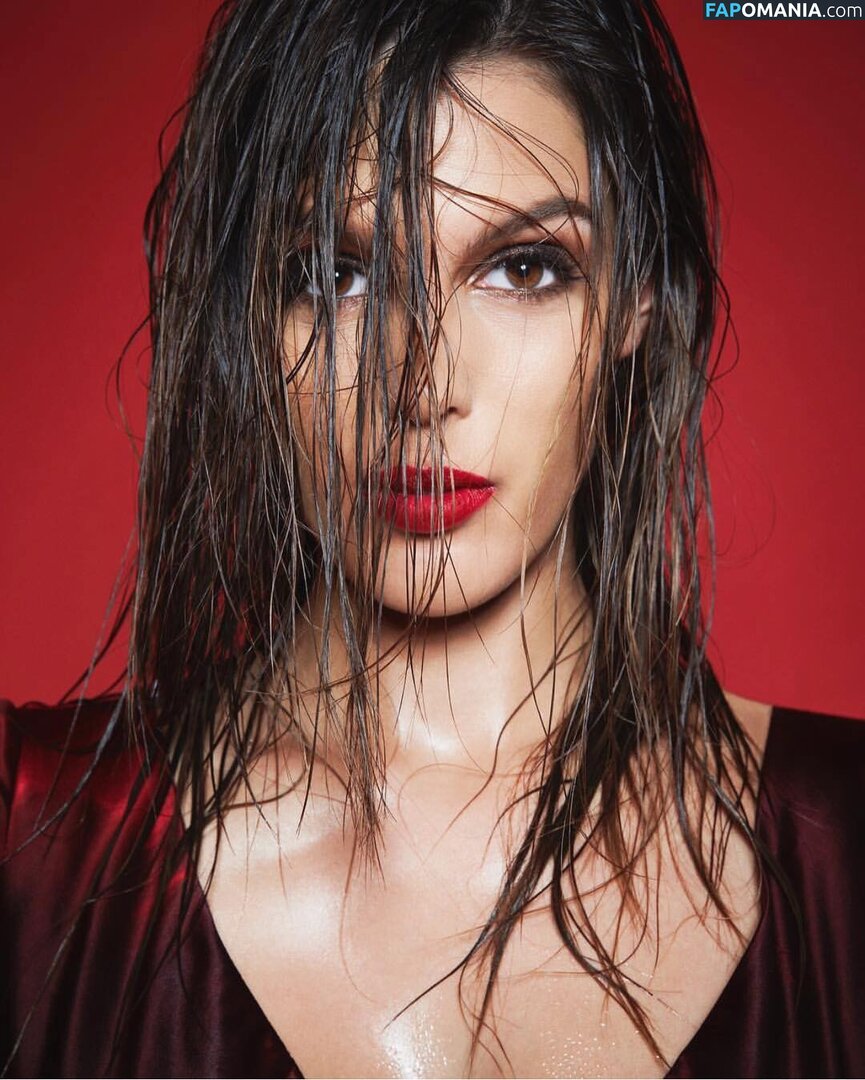 Iris Mittenaere / irismittenaere / summerxiris Naken OnlyFans  Läckta Foto #7