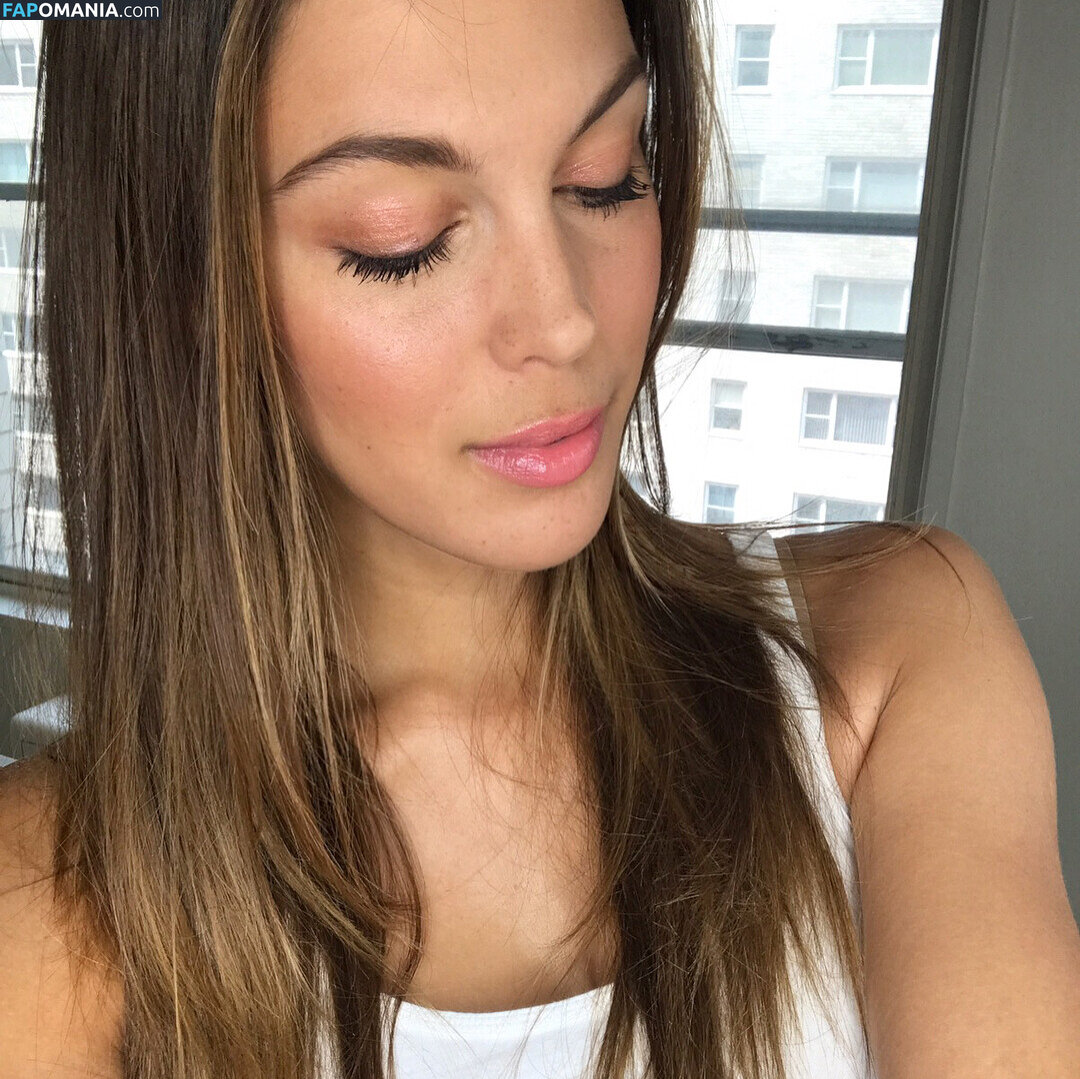 Iris Mittenaere / irismittenaere / summerxiris Naken OnlyFans  Läckta Foto #10