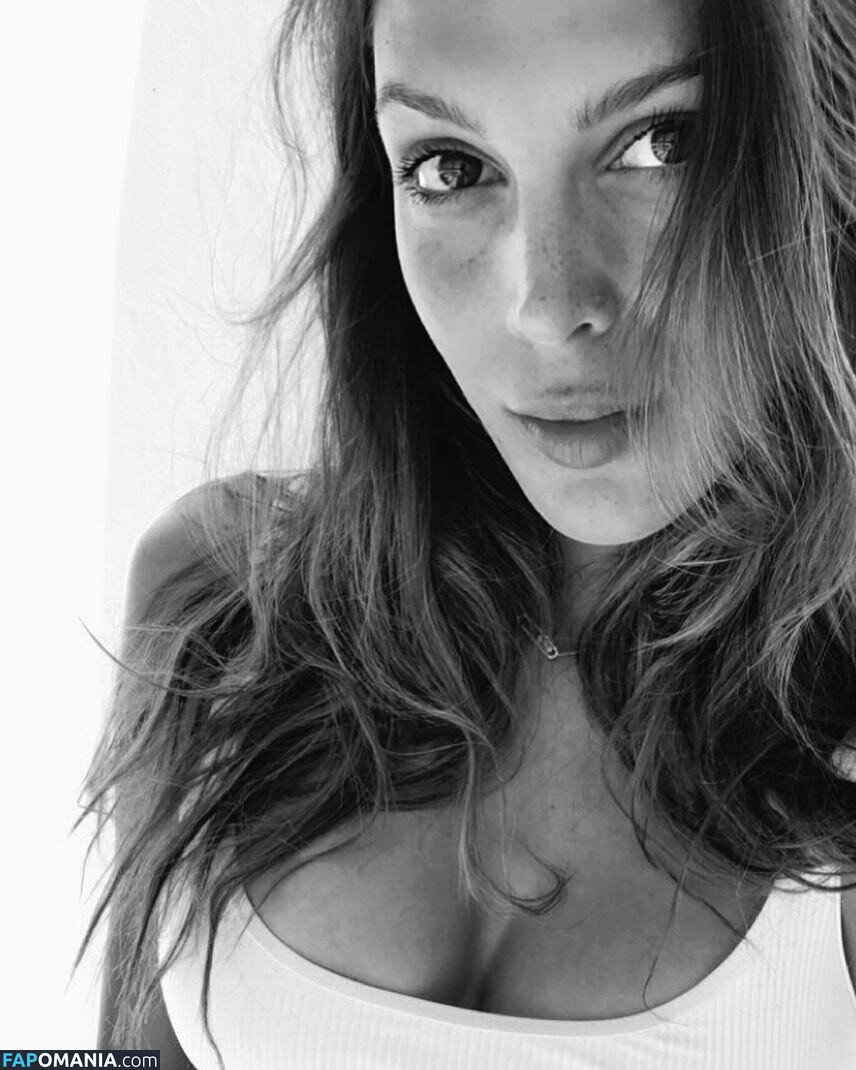 Iris Mittenaere / irismittenaere / summerxiris Naken OnlyFans  Läckta Foto #36