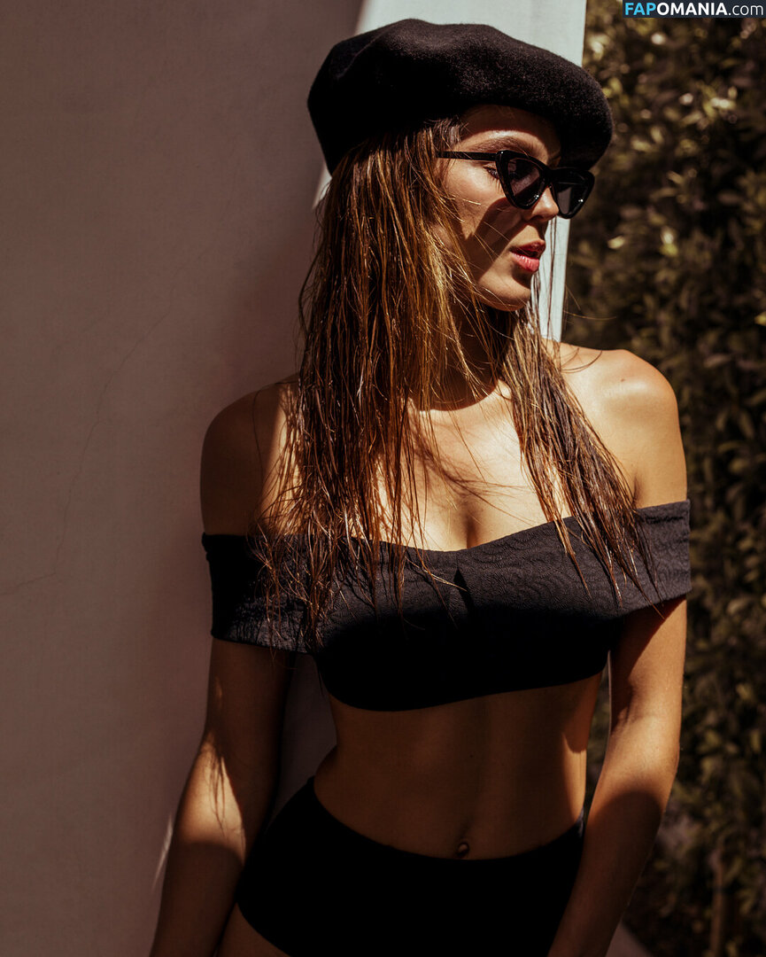 Iris Mittenaere / irismittenaere / summerxiris Naken OnlyFans  Läckta Foto #39