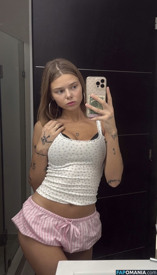 Ivasimmetria Naken OnlyFans  Läckta Foto #3