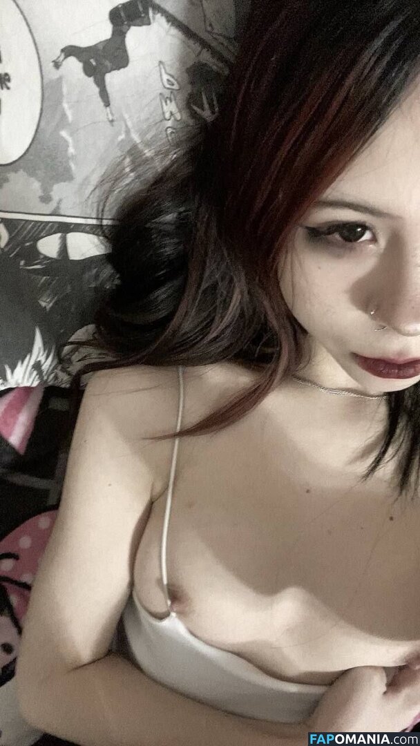 Izolyator Natsuki Naken OnlyFans  Läckta Foto #6