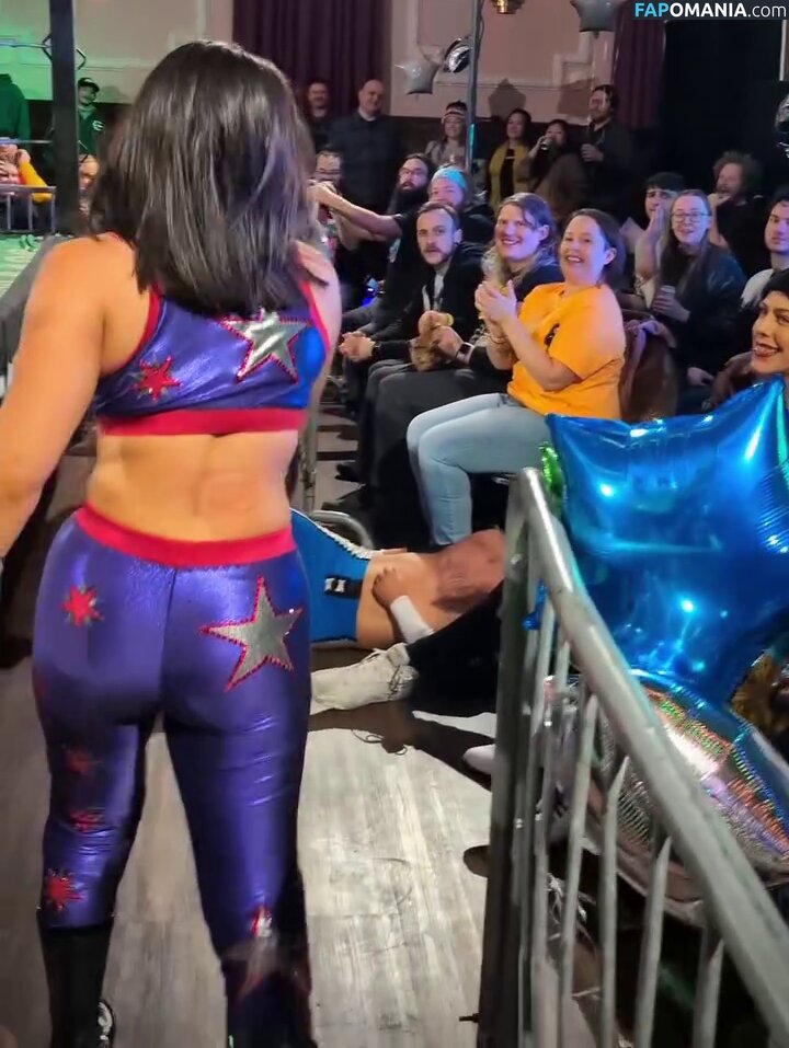 Izzy Moreno  / Izzy Moreno / ItsIzzyMania / itsizzymania Naken OnlyFans  Läckta Foto #7