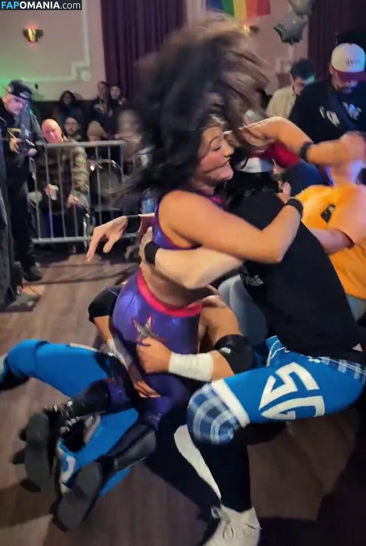 Izzy Moreno  / Izzy Moreno / ItsIzzyMania / itsizzymania Naken OnlyFans  Läckta Foto #12