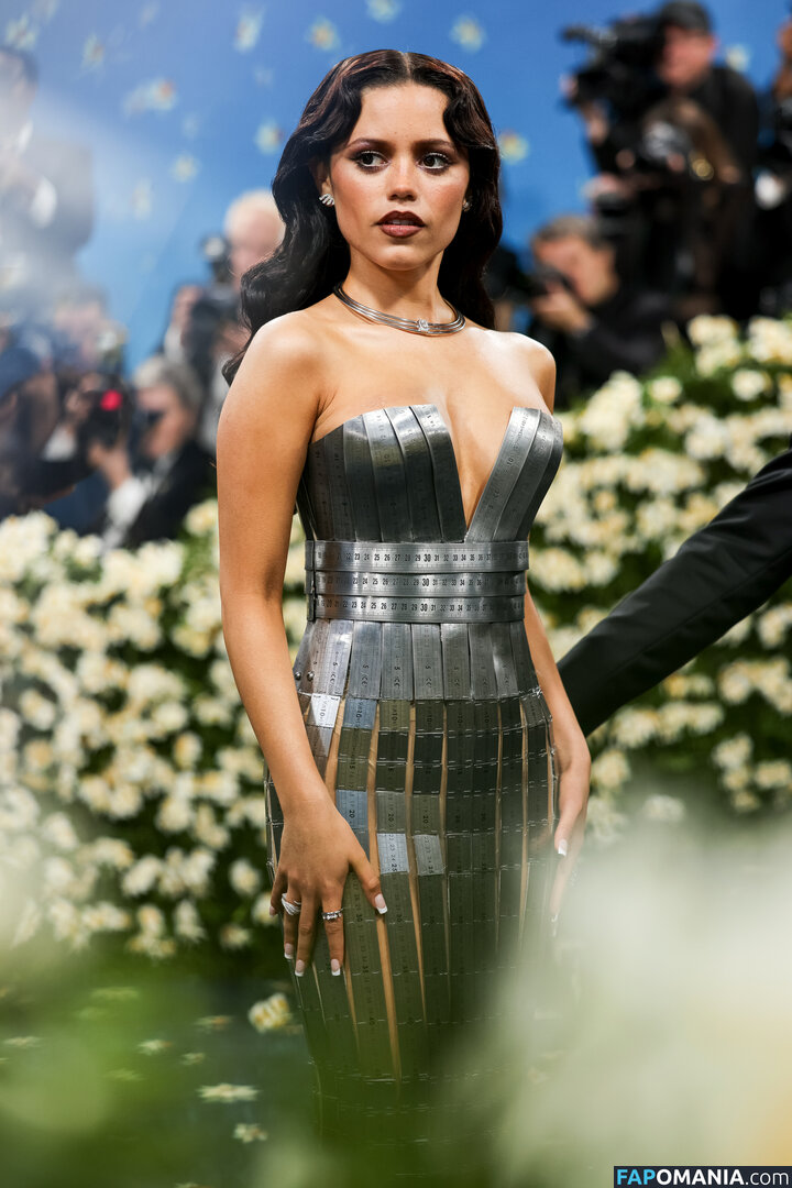 Jenna Ortega / Page / jennaortega Naken OnlyFans  Läckta Foto #1582