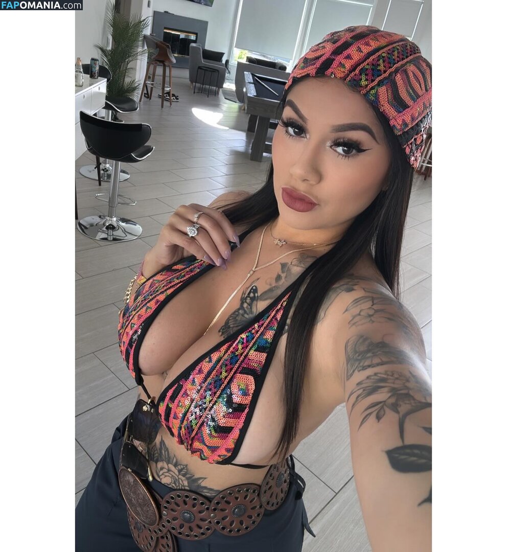 Jessica Elliott / Jessica Estrada / https: / jesslilyelliott / pinky_von_tease / pinkyvont Naken OnlyFans  Läckta Foto #1