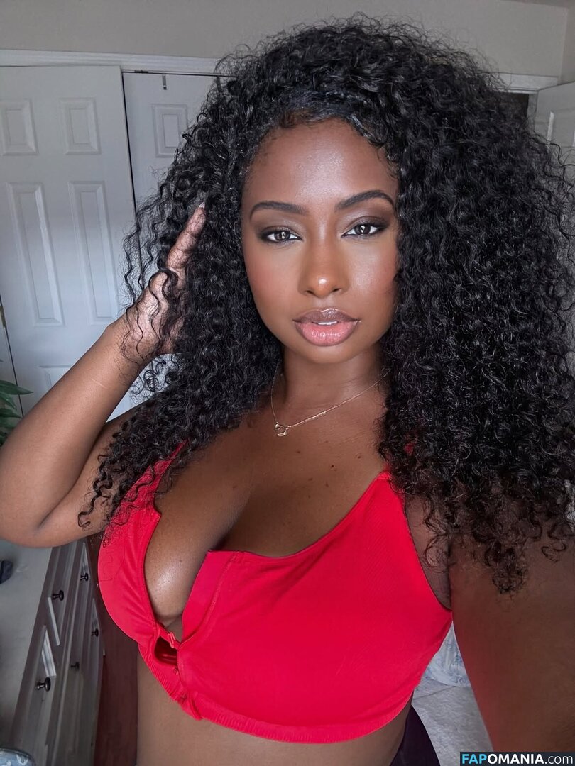 jharionne Naken OnlyFans  Läckta Foto #2