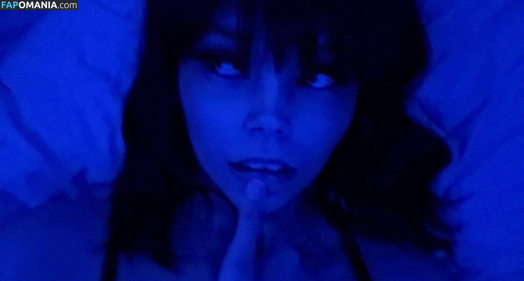 Julia Graham / https: / teasingmoon / teasingmoon... / temptedevil / temptedevil... Naken OnlyFans  Läckta Foto #12